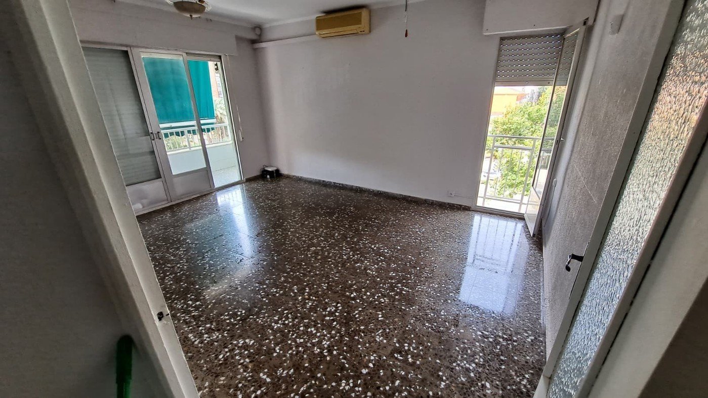 Flat on Calle Cataluña — image 2